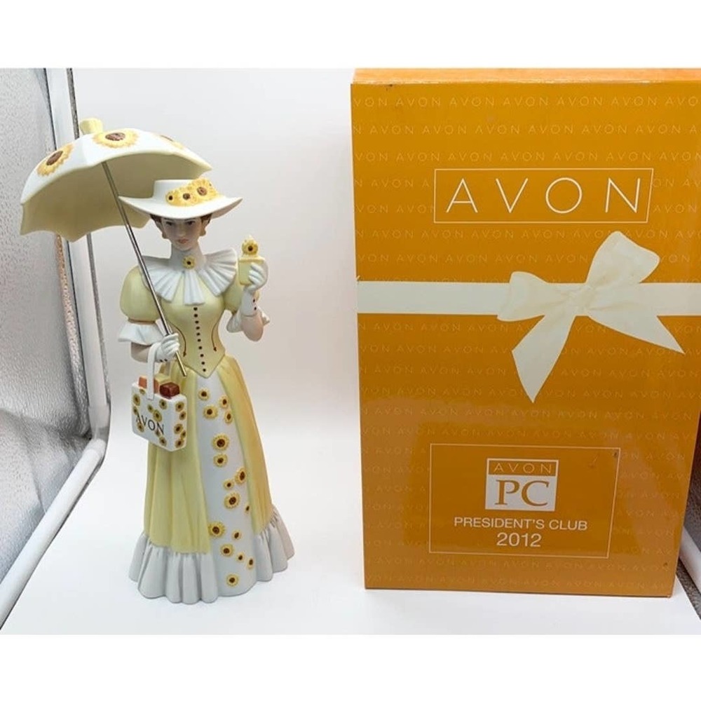 AVON MRS ALBEE AWARD FIGURINE Presidents Award 2012